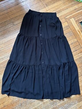 Dynamite Women’s Tiered Button-Front Lined Black Maxi Skirt